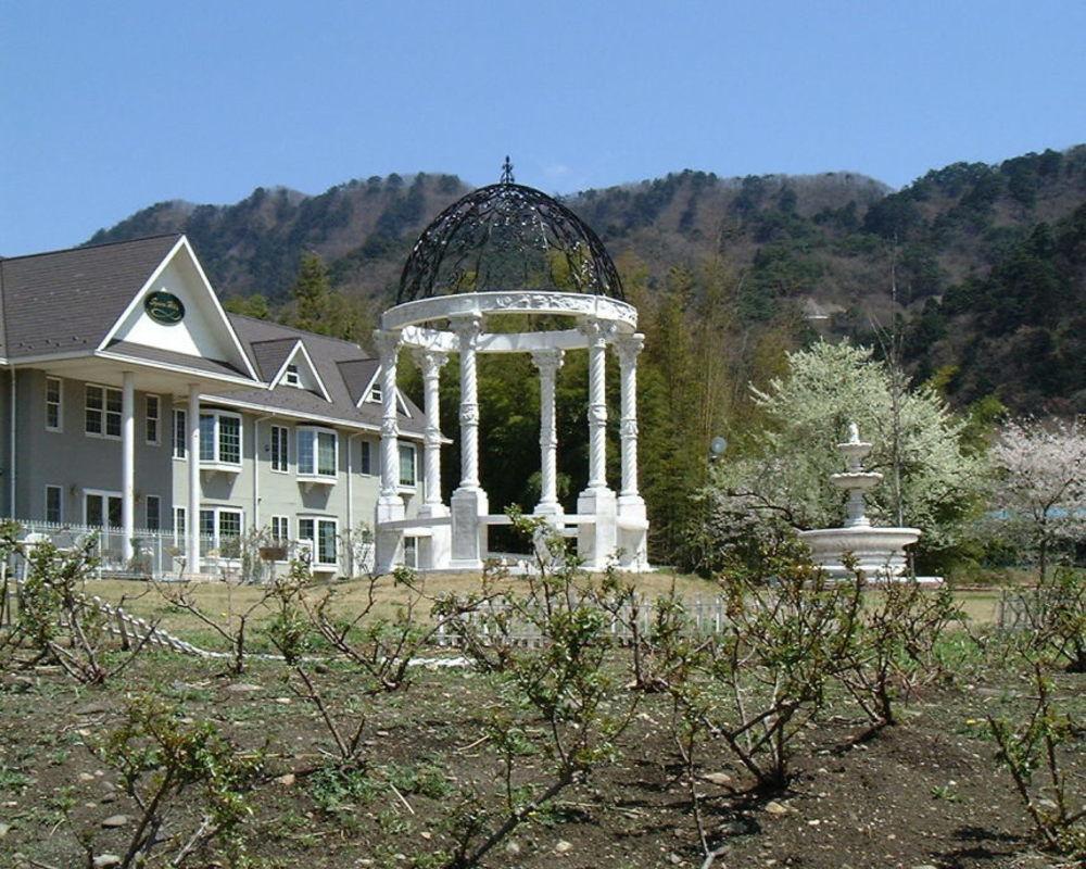 Condominium Square Hills Нико Екстериор снимка