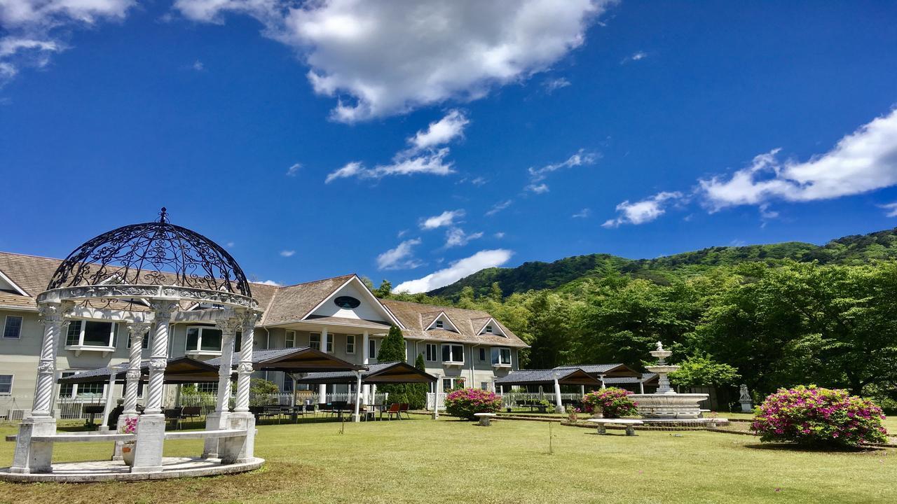Condominium Square Hills Нико Екстериор снимка