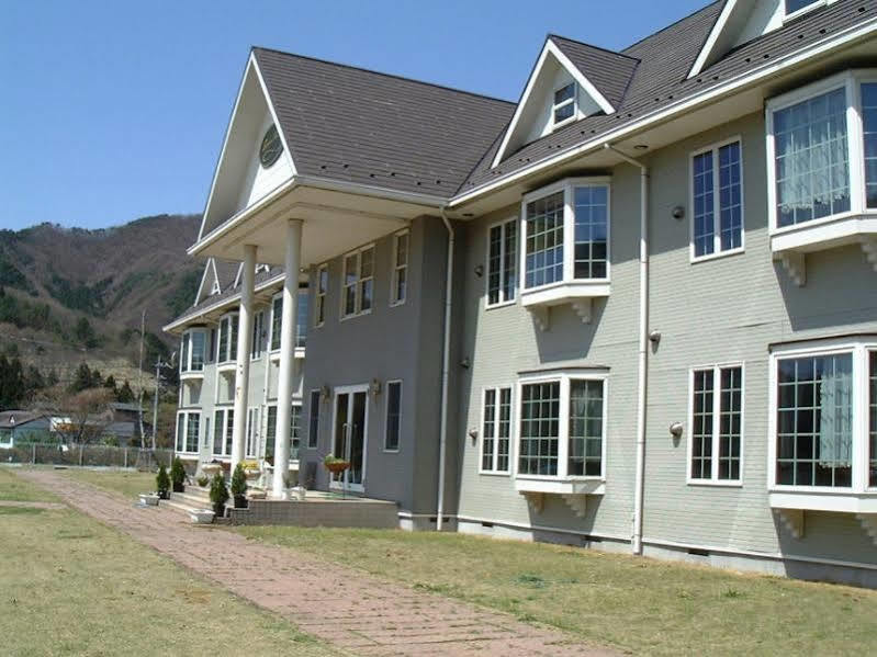 Condominium Square Hills Нико Екстериор снимка