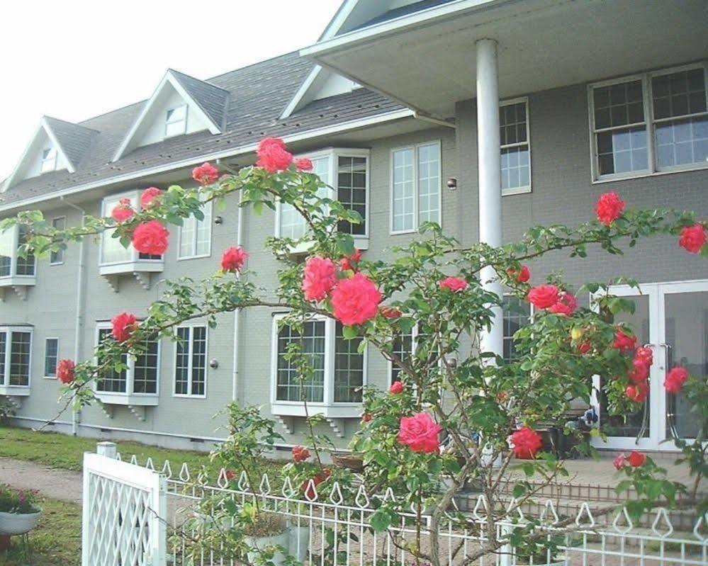 Condominium Square Hills Нико Екстериор снимка